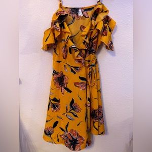 Live 4 Truth wrap dress size XS. Floral dress perfect for summer